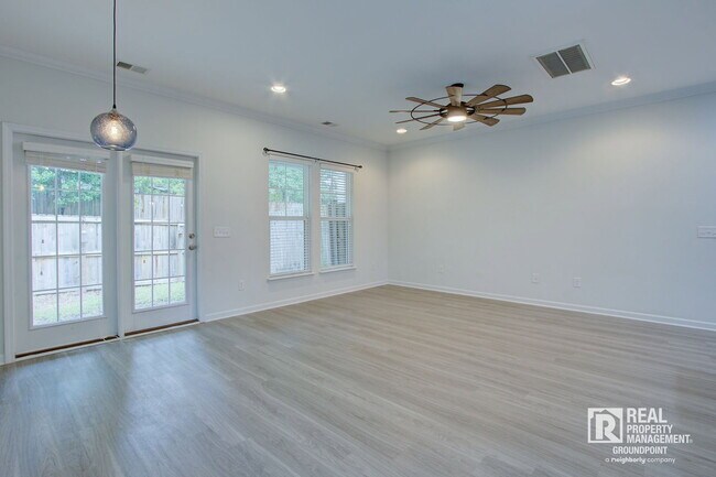 Building Photo - 221 S Lamplighter Ln