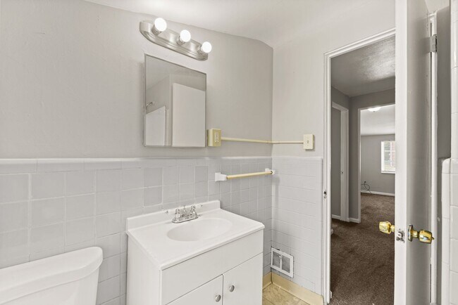 Building Photo - 462-464-464 Idlewood Rd
