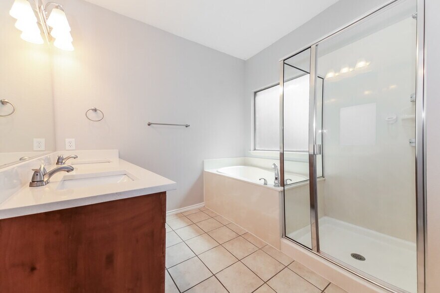 Building Photo - 3232 Buckthorn Ln