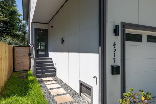 Building Photo - 4517 Larch Ln