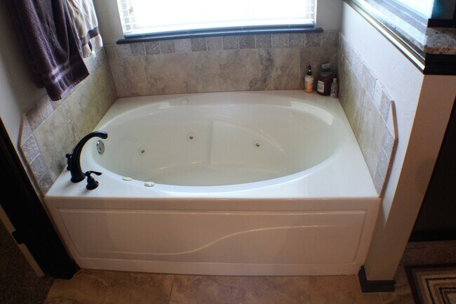 Building Photo - 4904 SW 122nd Terrace