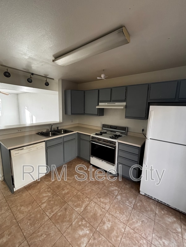 Building Photo - 28 Yorkshire Rd