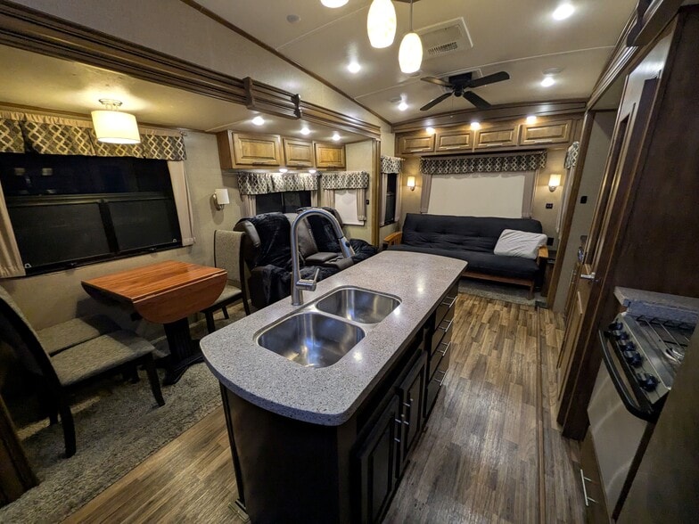 Building Photo - 1054 Cross Springs Ct