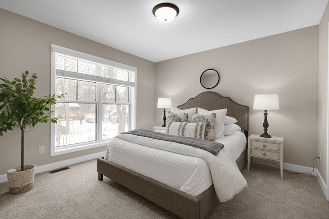 Spacious Master Bedroom - Villages of Island Park