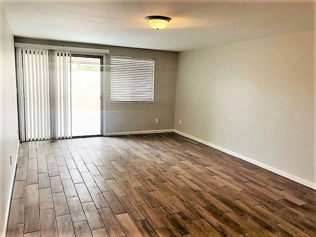 Building Photo - Remodeled 2 bedroom / 2 Full Bath