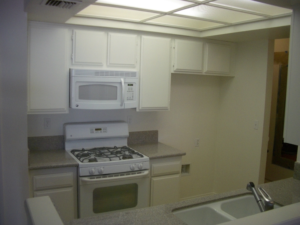 Building Photo - 7211 Cozycroft Ave