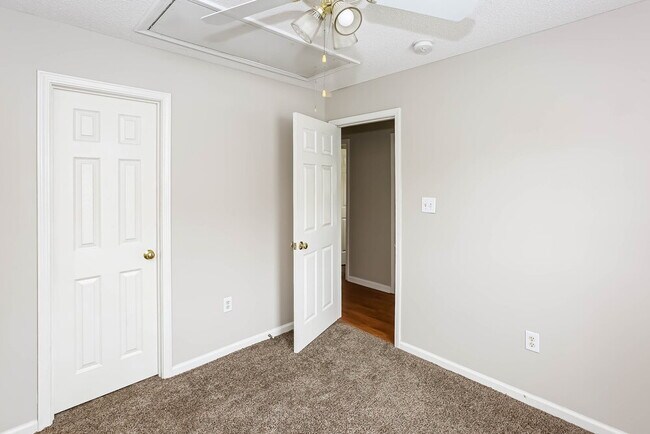 Building Photo - 1127 Piney Church Rd