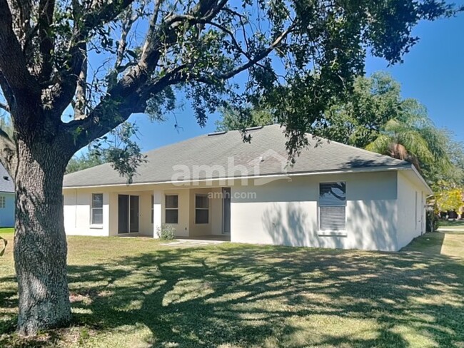 Building Photo - 1075 Princeton Dr