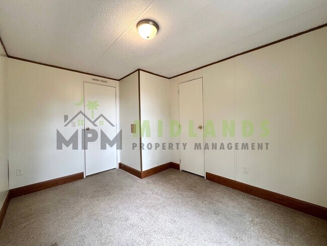 Building Photo - 575 Forts Pond Rd