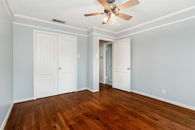 Building Photo - 8642 Daytonia Ave