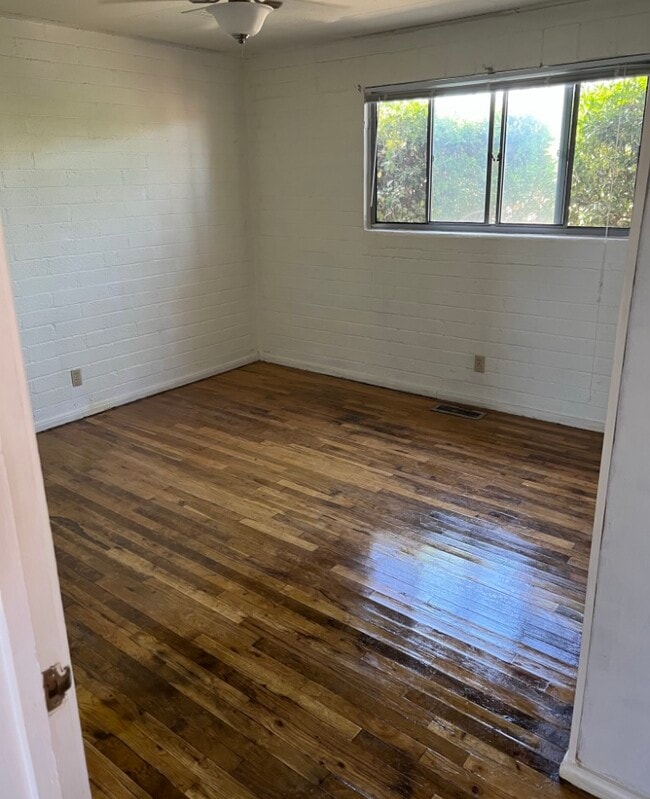 Building Photo - 22nd Street Duplex