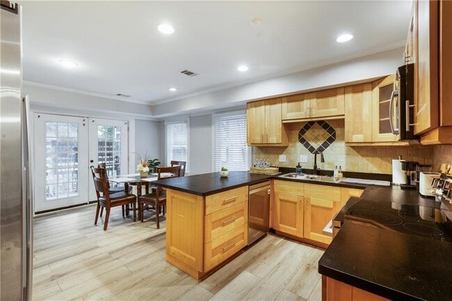 Building Photo - 71 17th St NE