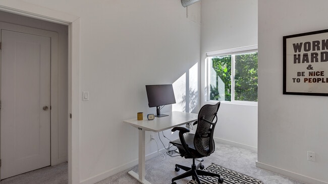 Building Photo - 6824 N Catlin Ave