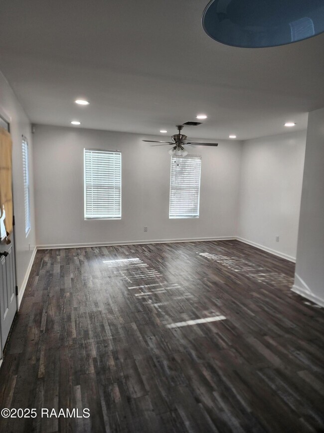 Building Photo - 302 Randolph Dr