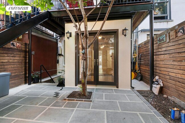 Building Photo - 224A 6th Ave