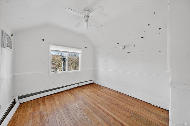 Building Photo - 32 Quaker Hill Rd