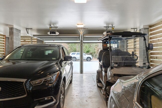 Building Photo - 9013 Stern Aly