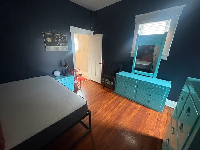 Building Photo - GERMANTOWN 2-BED 2-BATH FENCED YARD