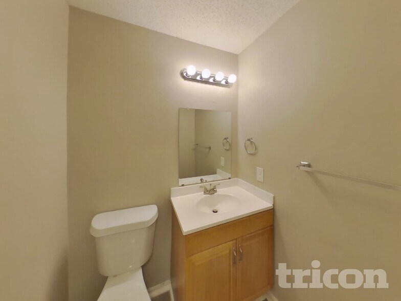 Building Photo - 10223 Canton Fld Dr