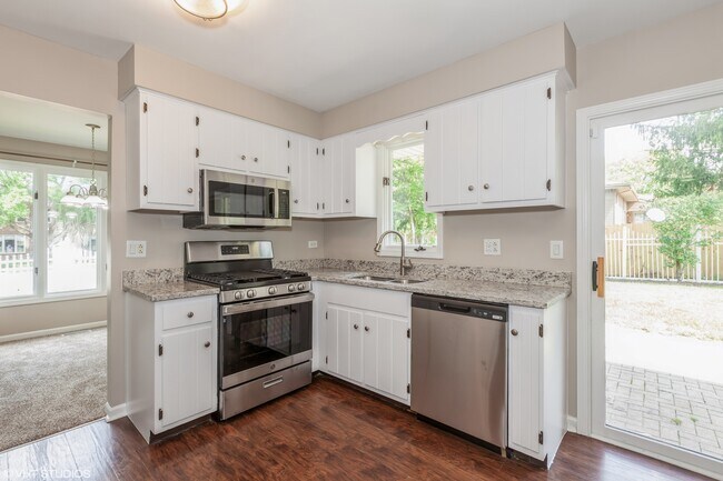 Building Photo - 98 Quail Hollow Ct