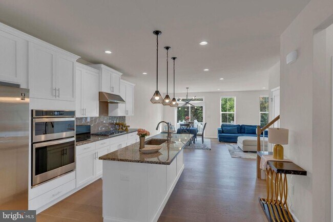 Building Photo - 29 Beachwood Dr