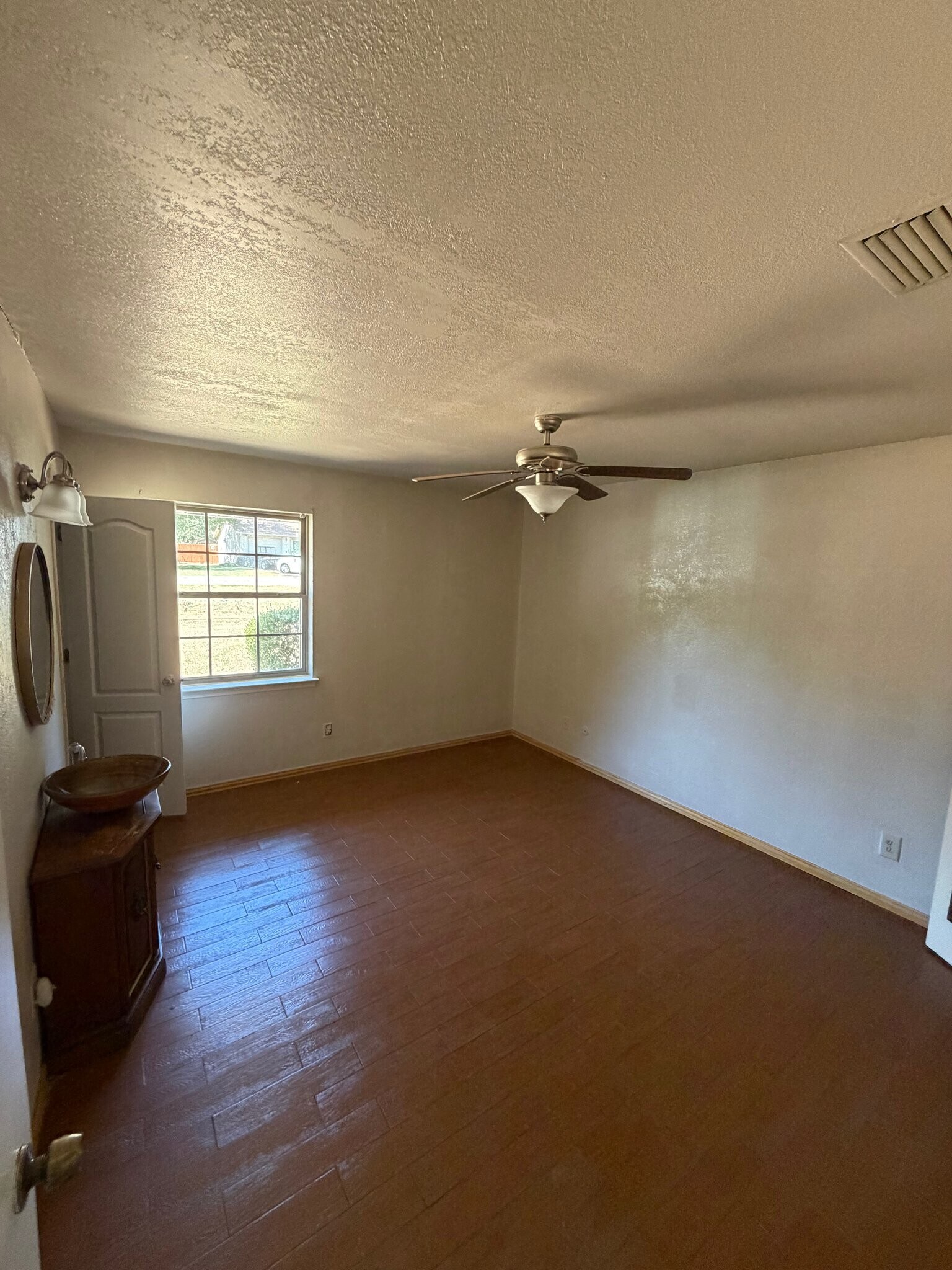Building Photo - 526 Pebble Rd