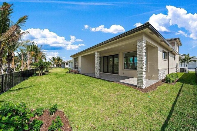 Building Photo - 13613 Le Christine Dr