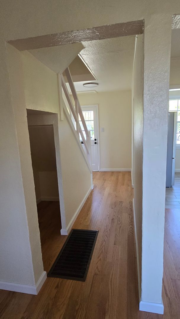 Building Photo - Newly renovated kitchen