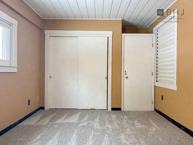 Building Photo - 6 month lease! 3 bed/ 1 bath Single Family Home on Coffeen!