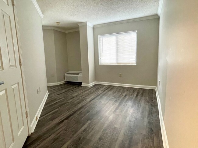 Building Photo - FEBRUARY RENT FREE! RENOVATED 1BD CONDO!! ...