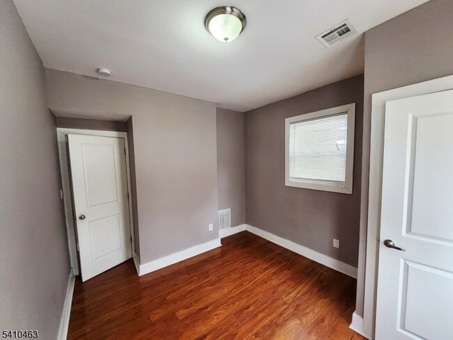 Building Photo - 146 Hollywood Ave