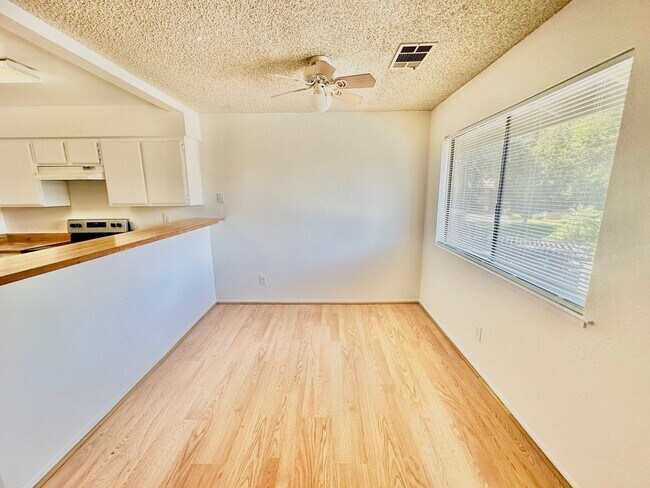 Building Photo - 1190 S Winery Ave