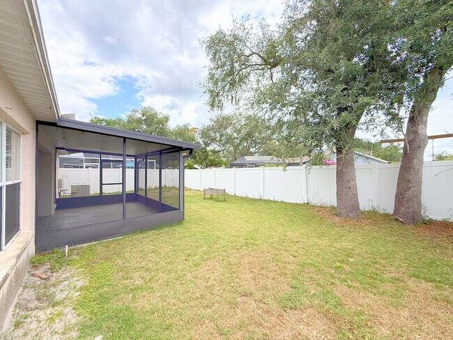 Building Photo - 1118 Hardwood Dr