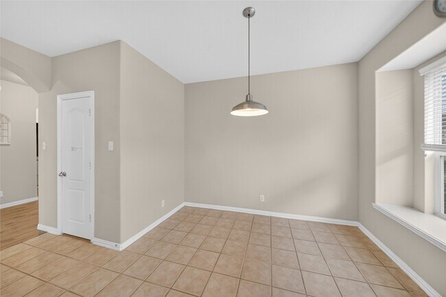 Building Photo - 2411 Horned Owl Dr