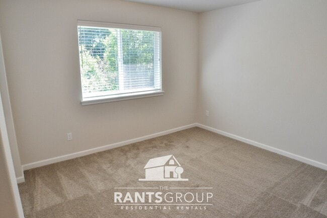 Building Photo - Beautiful  3 bedroom, 2.5 bath, 2-story home in Steilacoom Ridge