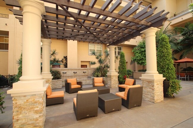 Building Photo - $1000 MOVE IN SPECIAL! Large, Updated 2 BD, 2 BA Condo w/ EV CHARGING