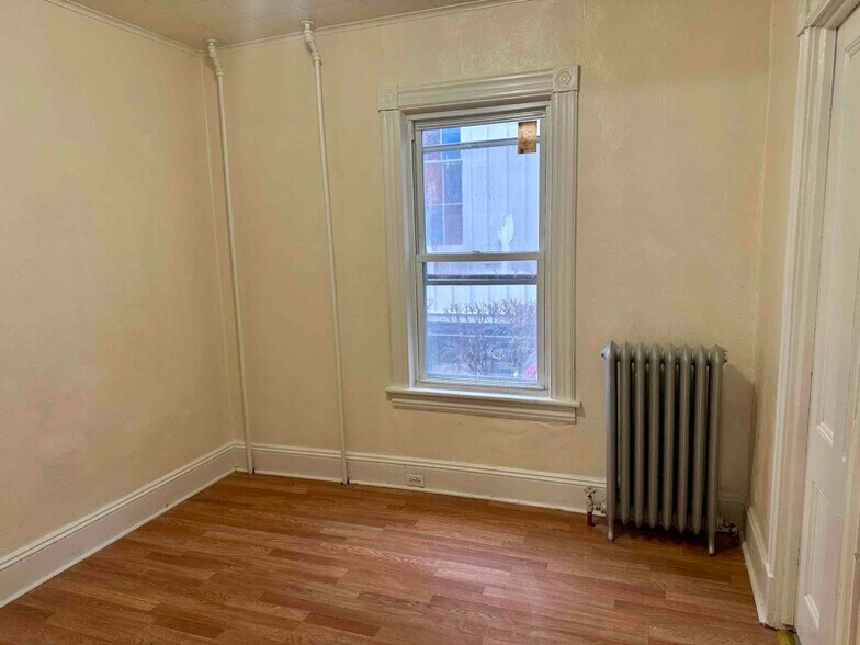 Building Photo - 161 Tremper Ave