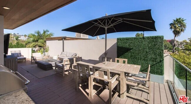 Building Photo - 1251 N Formosa Ave