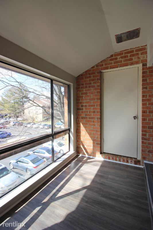 Building Photo - 10208 Bushman Dr