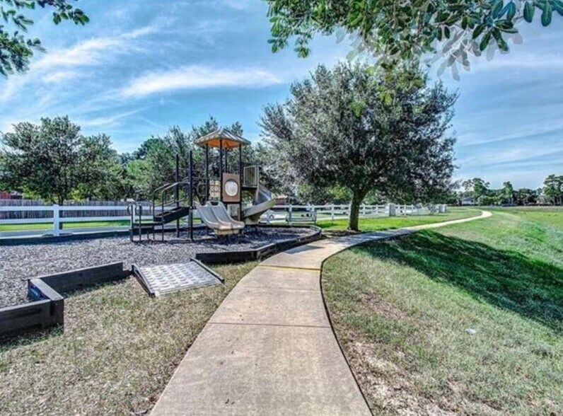 Building Photo - 22023 Holly Branch Dr