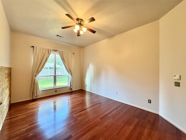Building Photo - 42 Tranquil Glade Pl