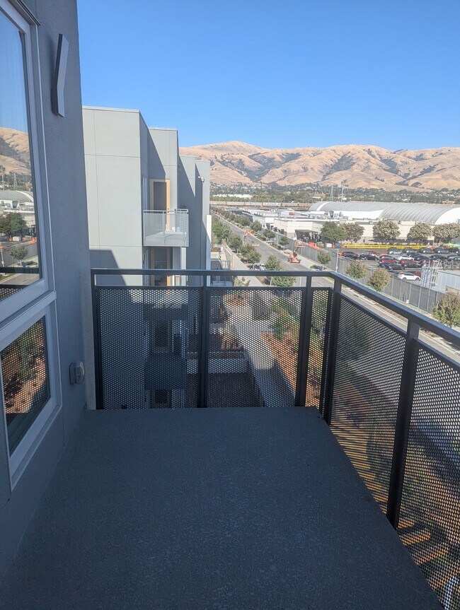 Building Photo - 3698 Vision Cmn