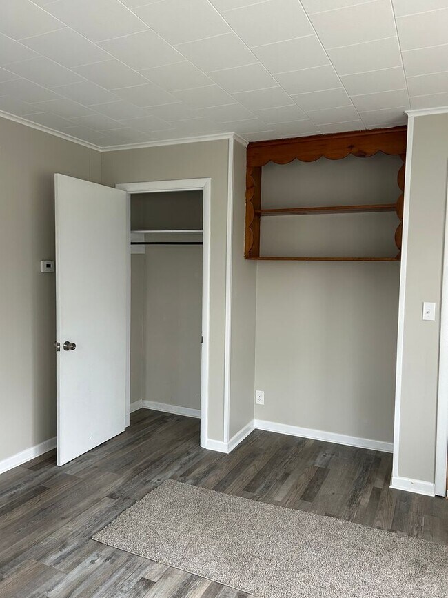 Building Photo - 112 W 3rd St N