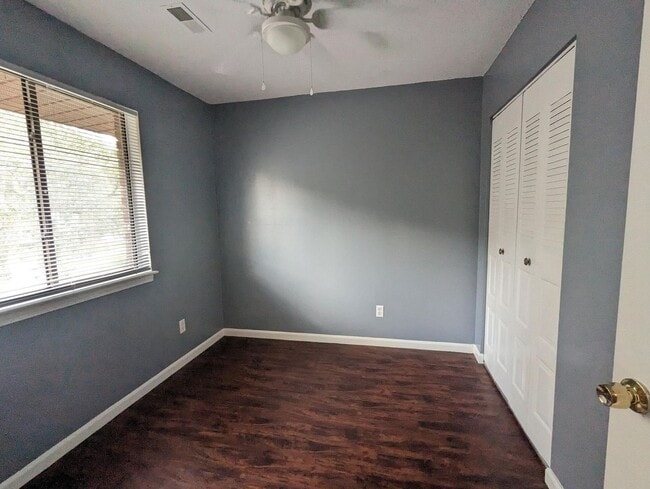 Building Photo - Private Fenced Yard + 3BR Townhome – Great Location!