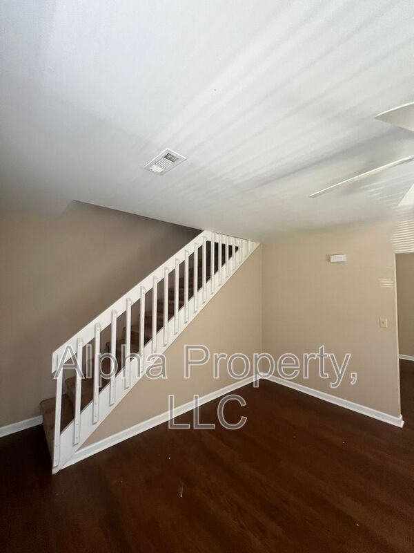 Building Photo - 213B Taylor Rd