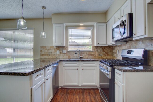 Building Photo - 3038 Mosby Dr