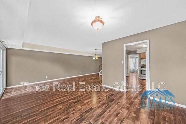 Building Photo - 704 Worthington Dr