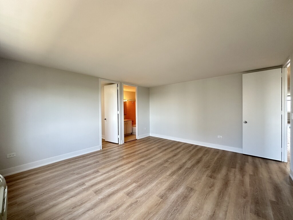 Building Photo - 1349 N Dearborn St