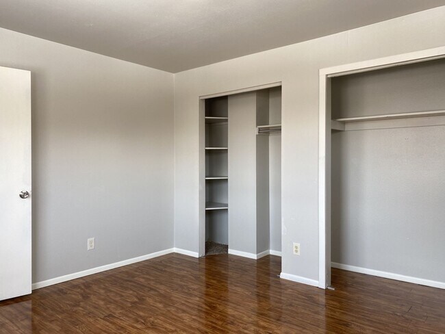 Building Photo - Cozy 3 Bed/1.5 Bath Duplex with Fenced Yard and 1 Car Garage