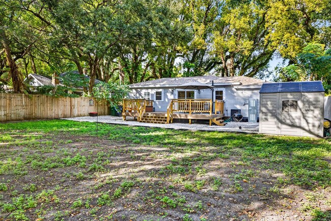 Building Photo - 1317 E Diana St